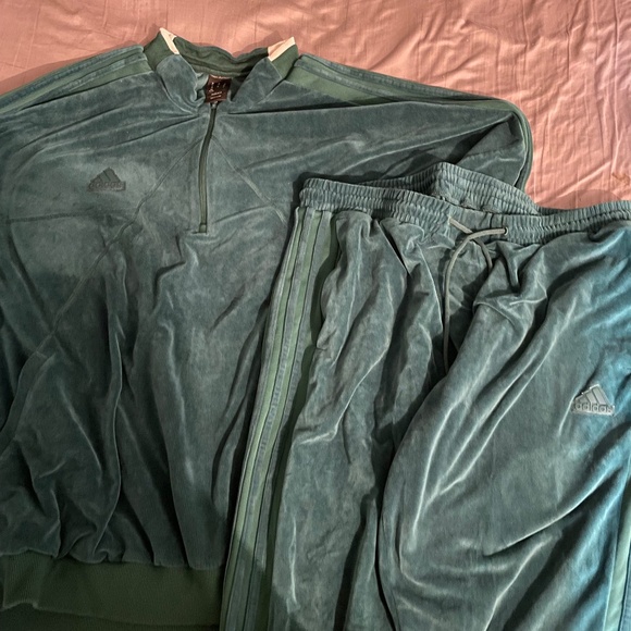 Adidas velour sweatsuit - Picture 1 of 5